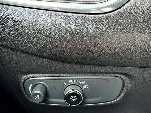 Used 2020 Chevrolet Equinox LS image 16