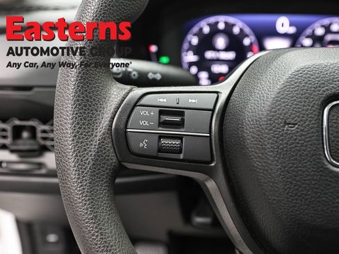 Used 2025 Honda Accord SE image 15