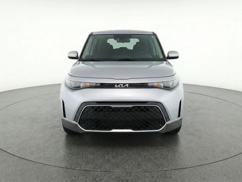 Used 2025 Kia Soul LX w/ LX Technology Package image 2