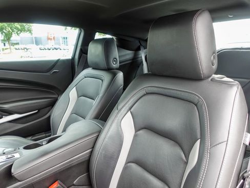 Used 2021 Chevrolet Camaro LT w/ Technology Package RWD image 20