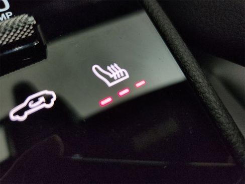 Used 2024 Porsche Cayenne image 40