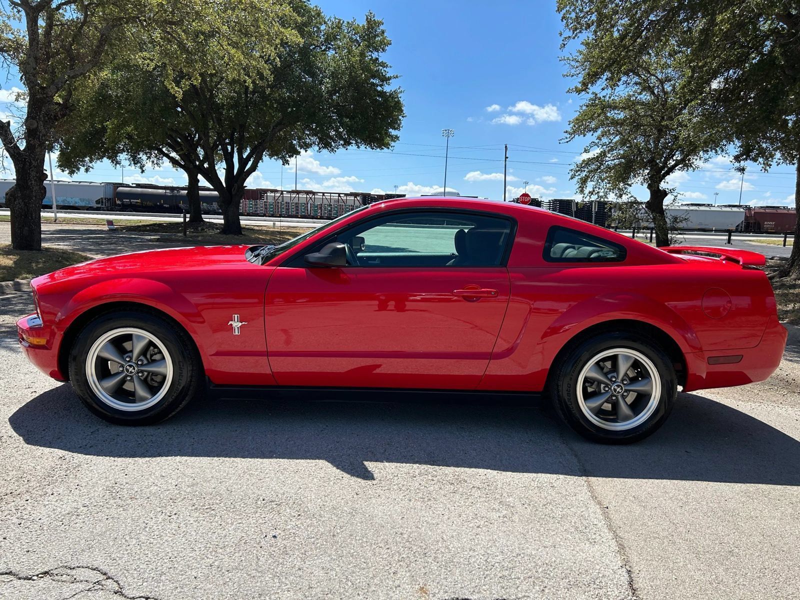 Used 2006 Ford Mustang Coupe RWD image 3