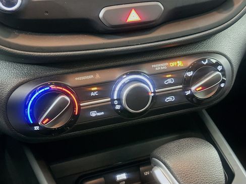Used 2025 Kia Soul LX w/ LX Technology Package FWD image 23