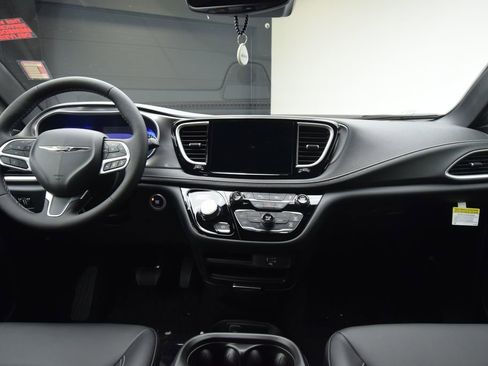 New 2026 Chrysler Pacifica Select image 36