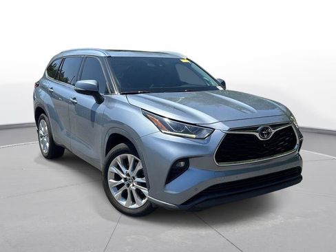 Used 2021 Toyota Highlander Limited FWD image 4
