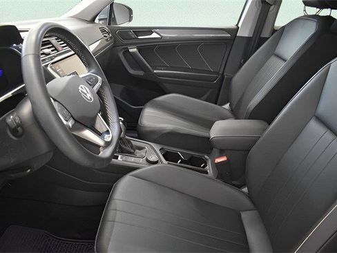 Used 2022 Volkswagen Tiguan SE image 15