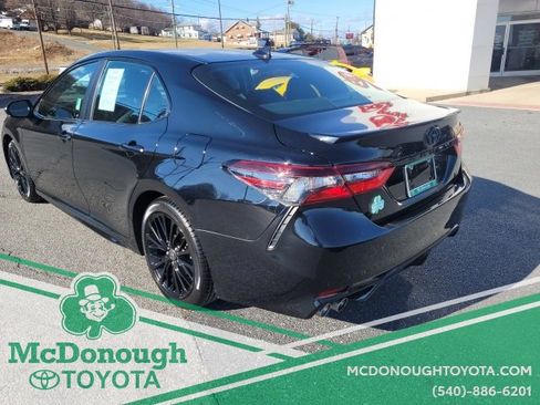 Certified 2022 Toyota Camry SE image 8