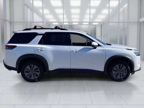 New 2025 Nissan Pathfinder SV image 7