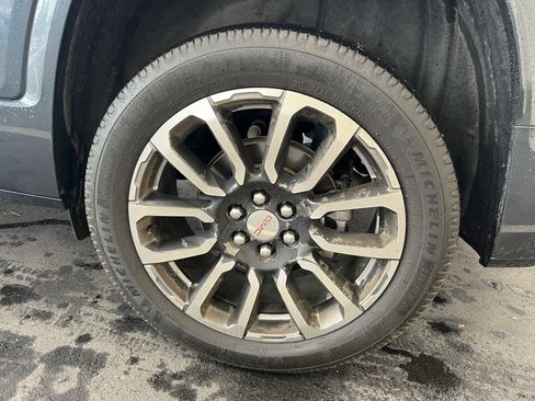 Used 2020 GMC Acadia Denali w/ Technology Package FWD image 13