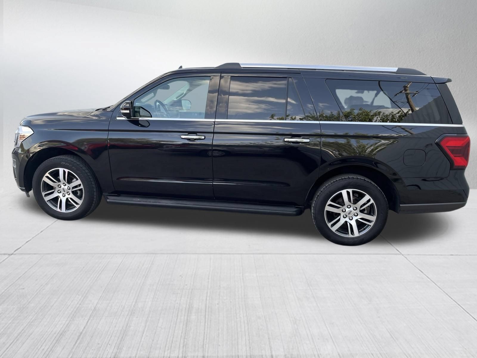 Used 2024 Ford Expedition Max Limited RWD image 4