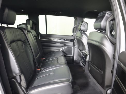 Used 2022 Jeep Wagoneer Series II image 13