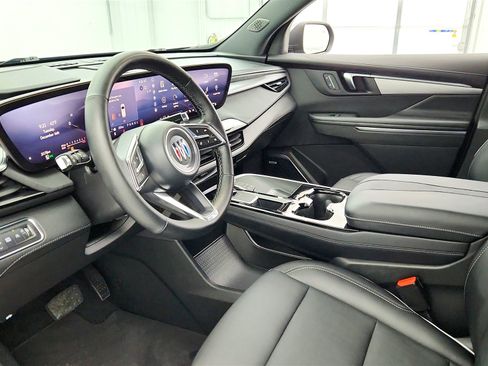 Used 2025 Buick Enclave Preferred image 9