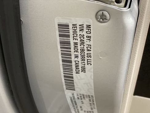 Used 2024 Chrysler Pacifica Touring-L image 29