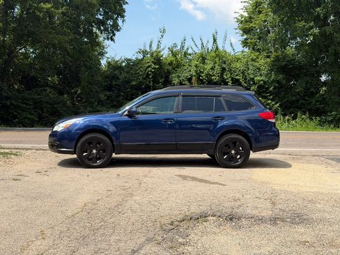 Used 2010 Subaru Outback 2.5i Premium AWD/4WD image 5