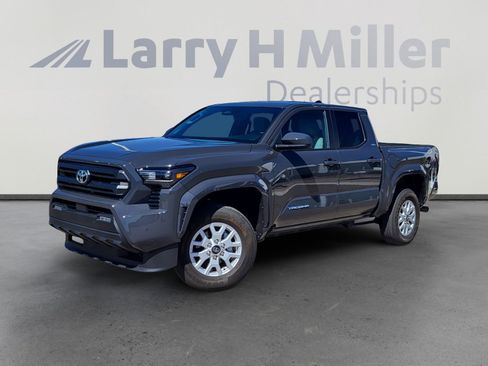 Certified 2025 Toyota Tacoma SR5 image 1