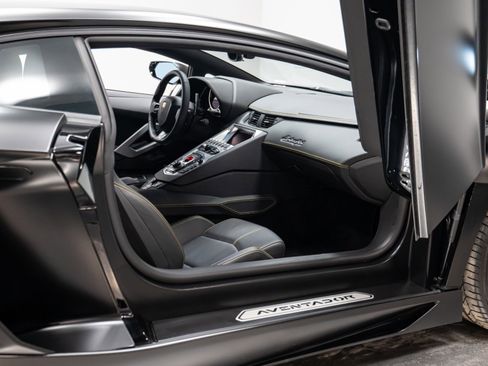 Used 2014 Lamborghini Aventador LP 700-4 image 35
