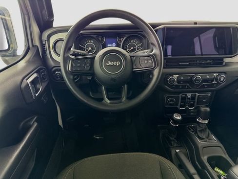 Used 2024 Jeep Gladiator Sport image 20