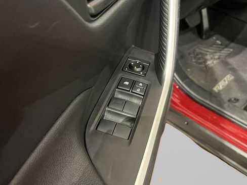 Used 2019 Toyota RAV4 LE image 19