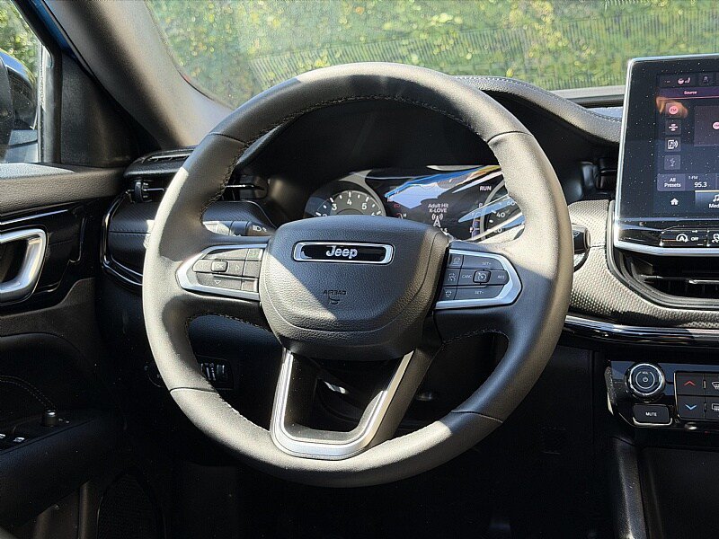Used 2025 Jeep Compass Limited w/ Sun & Sound Group AWD/4WD image 12