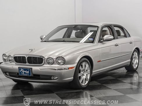 Used 2004 Jaguar XJ8 image 18