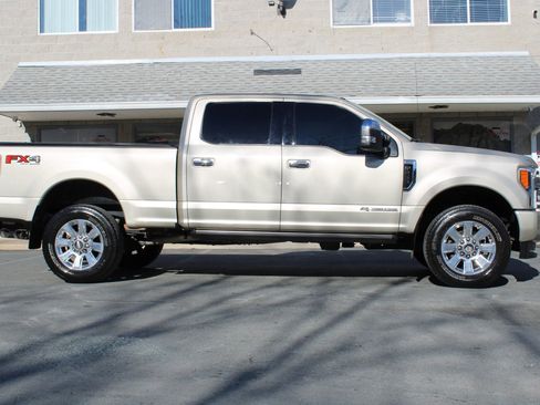 Used 2017 Ford F250 Platinum w/ Platinum Ultimate Package image 25