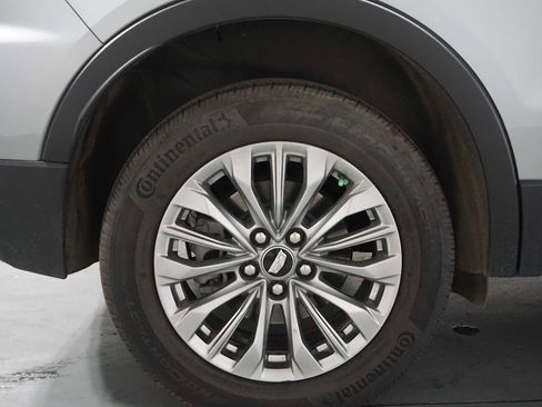 Used 2024 Cadillac XT4 Premium Luxury image 10