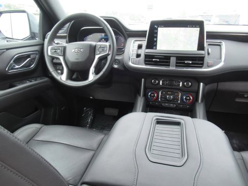 Used 2024 Chevrolet Suburban Z71 w/ Luxury Package AWD/4WD image 13