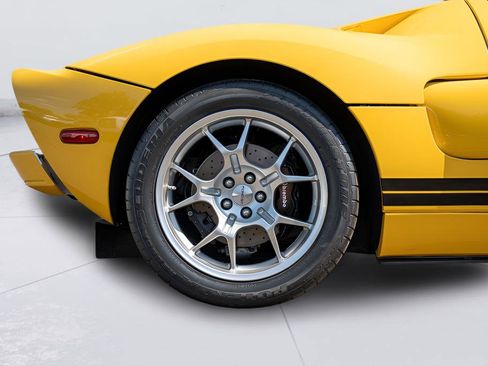 Used 2006 Ford GT RWD image 12