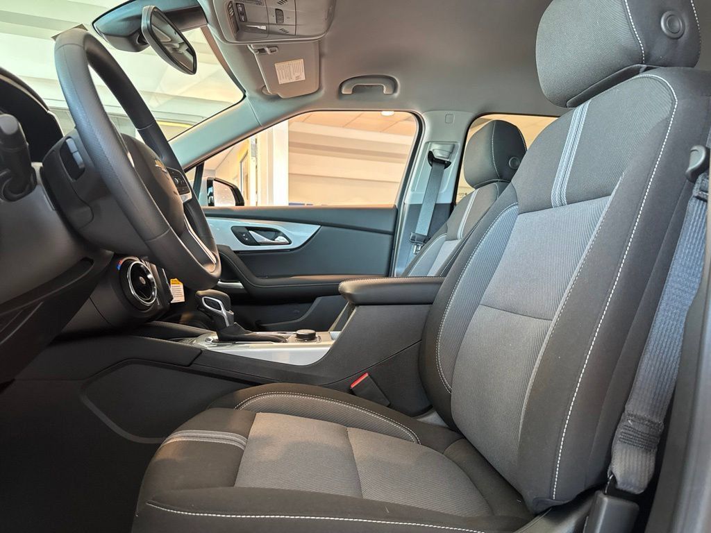 New 2025 Chevrolet Blazer LT w/ Convenience Package AWD/4WD image 13