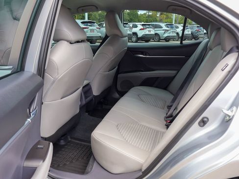 Used 2023 Toyota Camry SE w/ Convenience Package FWD image 10