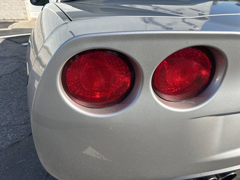 Used 2006 Chevrolet Corvette Convertible w/ Preferred Equipment Group RWD image 11