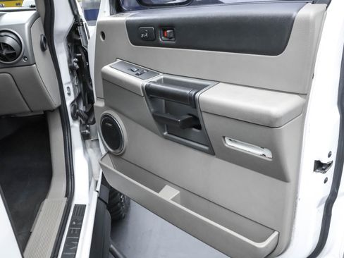 Used 2003 HUMMER H2 Luxury w/ Preferred Equipment Group image 16