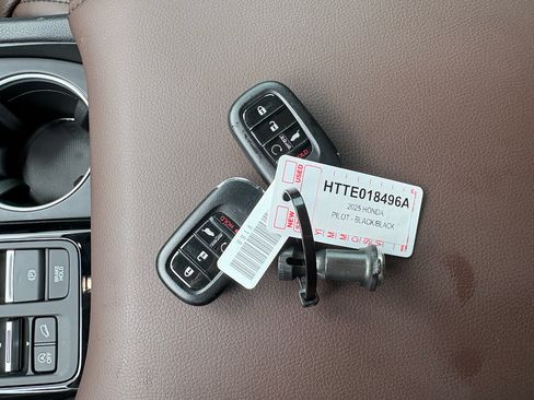 Certified 2025 Honda Pilot Elite image 41