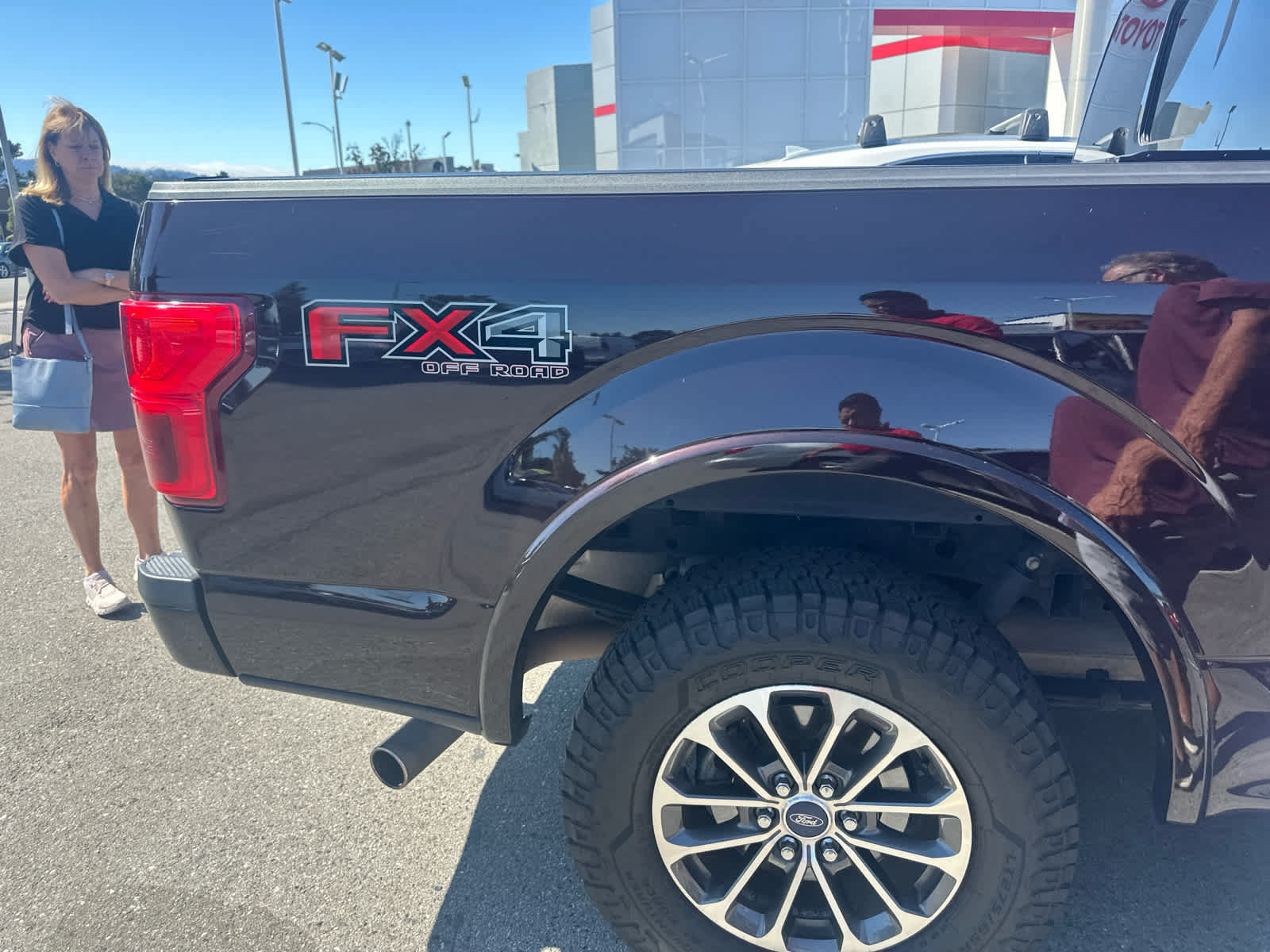 Used 2018 Ford F150 Lariat w/ Equipment Group 502A Luxury AWD/4WD image 9