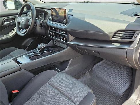 Used 2025 Nissan Rogue SV FWD image 21