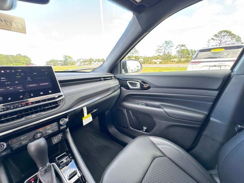 New 2026 Jeep Compass Latitude image 26