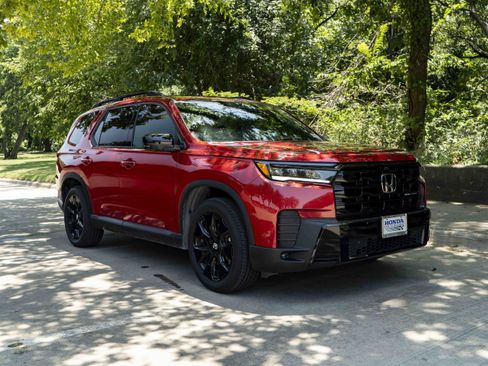 Used 2026 Honda Pilot Black Edition image 2