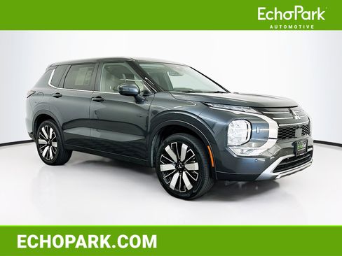 Used 2025 Mitsubishi Outlander SE image 1