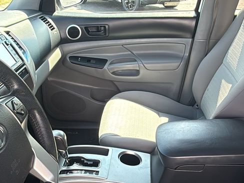 Used 2014 Toyota Tacoma PreRunner w/ SR5 Package RWD image 15