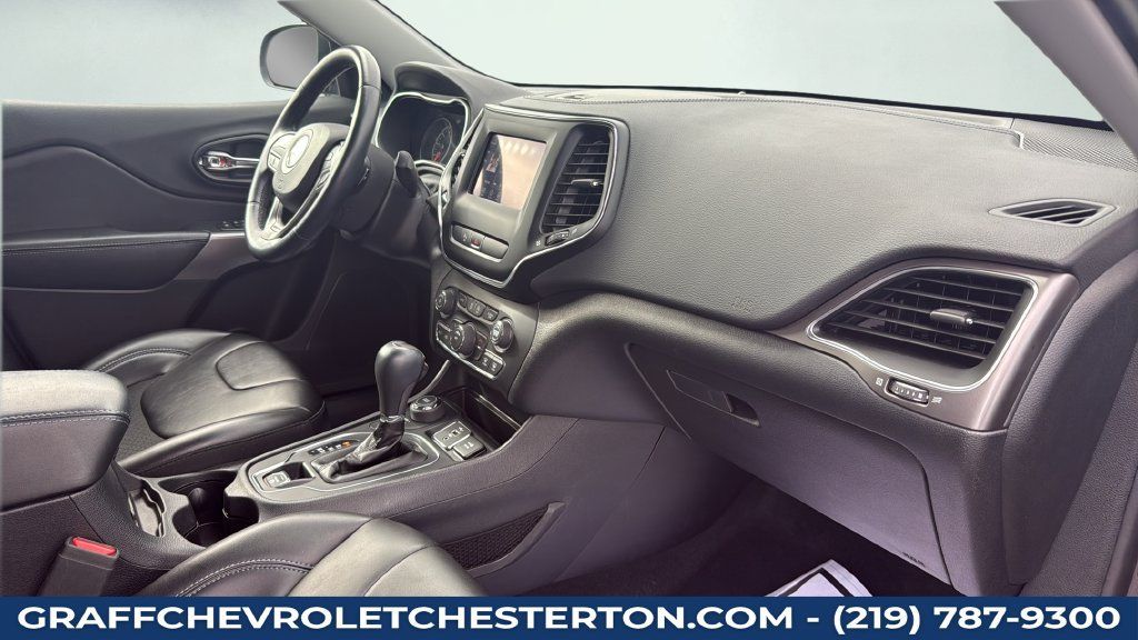 Used 2019 Jeep Cherokee Latitude Plus AWD/4WD image 33