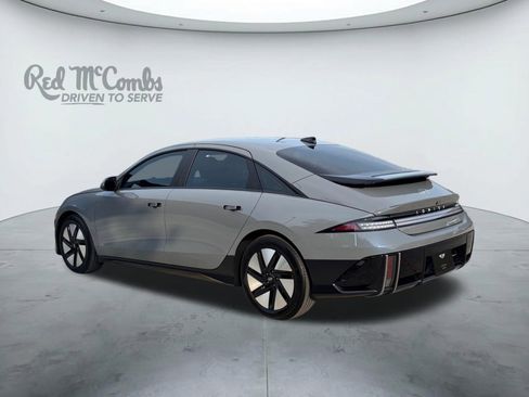 Used 2025 Hyundai Ioniq 6 SE RWD image 3