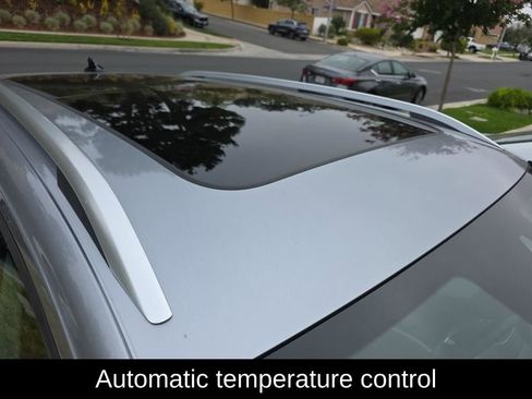 Used 2025 Volkswagen Taos SE w/ Panoramic Sunroof Package FWD image 8