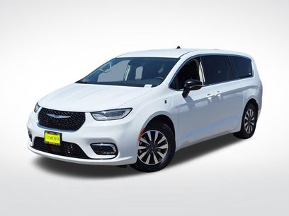 Used 2024 Chrysler Pacifica Limited