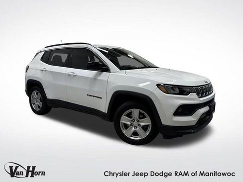 Used 2022 Jeep Compass Latitude image 1