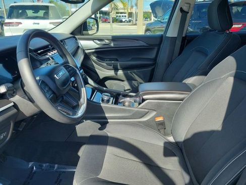 Used 2023 Jeep Grand Cherokee L Laredo RWD image 19