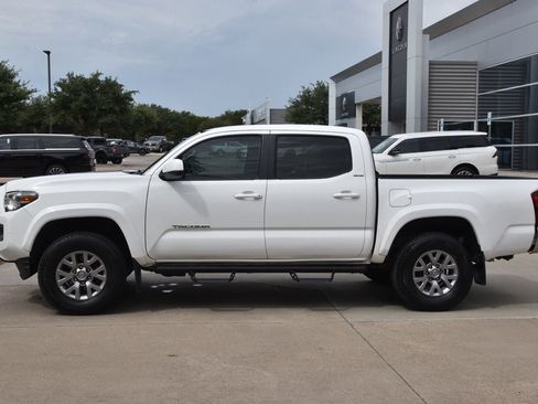 Used 2018 Toyota Tacoma SR5 AWD/4WD image 12