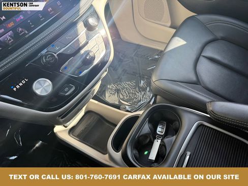 Used 2024 Chrysler Pacifica Select image 24