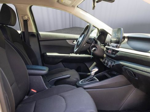 Used 2020 Kia Forte LXS FWD image 13