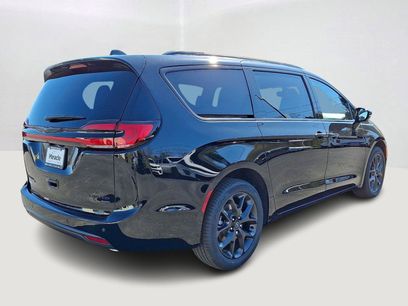 New 2026 Chrysler Pacifica Limited w/ S Appearance Package