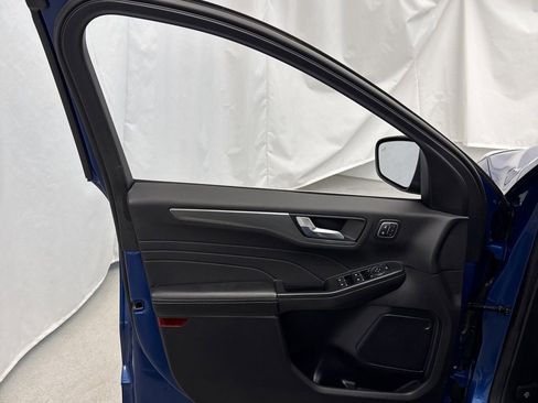 Certified 2022 Ford Escape Titanium w/ Class II Trailer Tow Package image 11